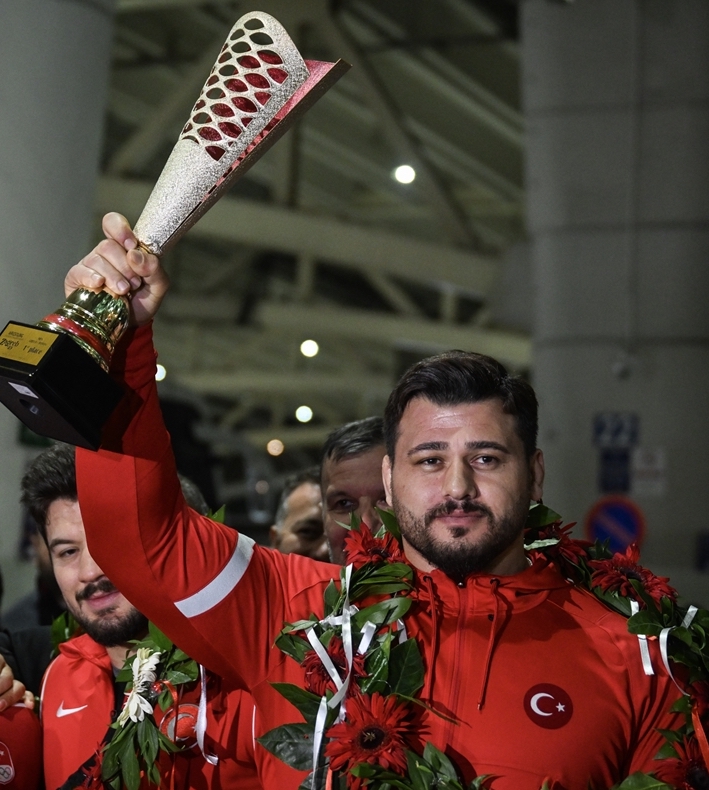Avrupa şampiyonu Grekoromen Güreş Milli Takımımız yurda döndü 😍