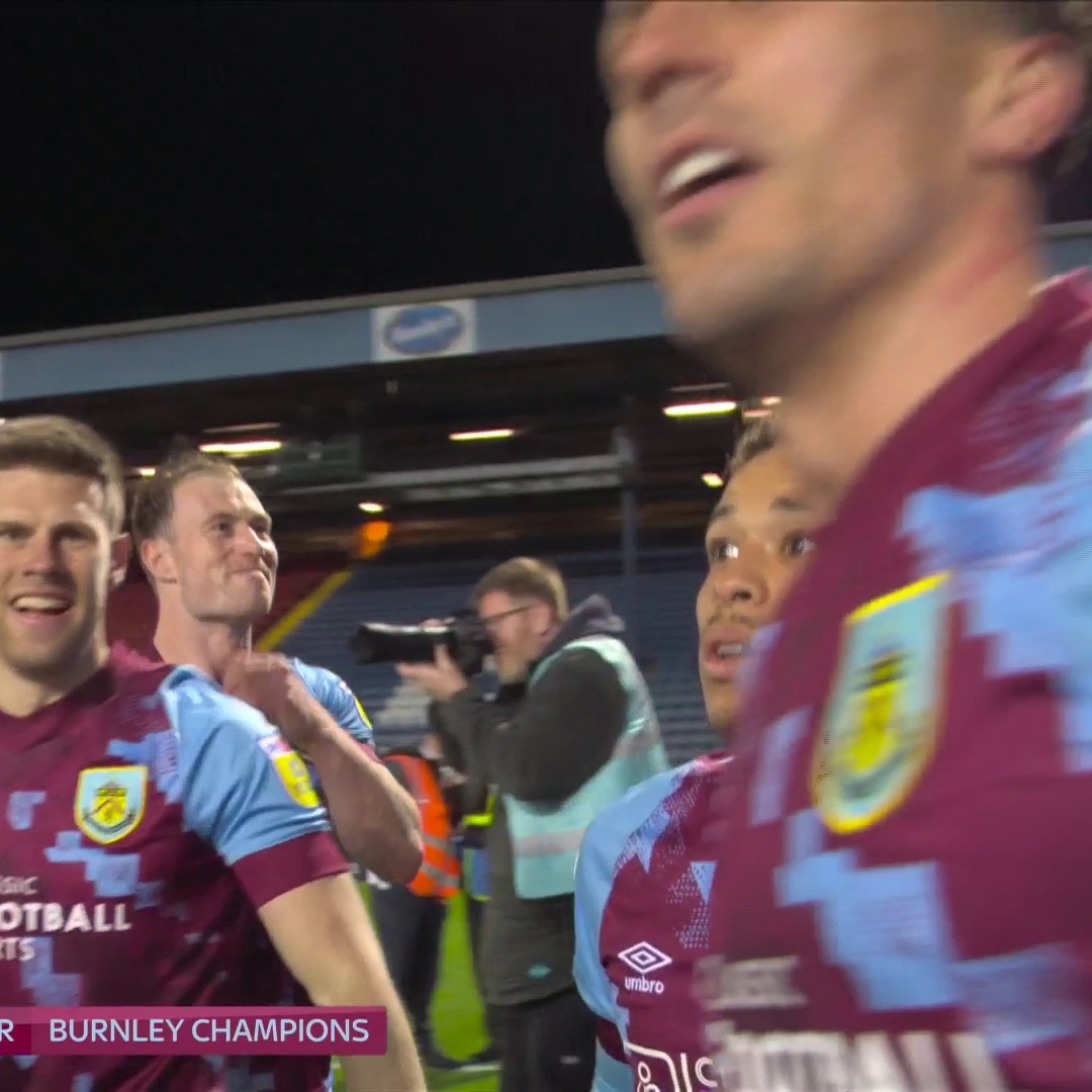 Burnley celebrating winning the Championship with the Icelandic clap is pretty impressive sight 👏🇮🇸