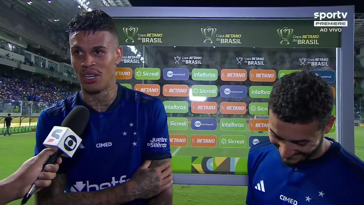 Richard, do Cruzeiro, explica homenagem ao irmão, morto em 2022, e se emociona: "Deus sabe o tanto que minha família sofre com a perda dele"