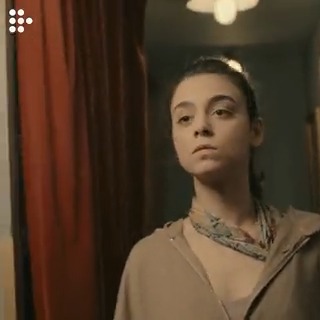 Shakespeare’in dizesinden ilham alırken günümüze dair meseleleri tartışmaya açan, dinamik kurgusuyla izleyicinin başını döndüren bir kısa film. Özgürcan Uzunyaşa'dan CEHENNEM BOŞ, TÜM ŞEYTANLAR BURADA.