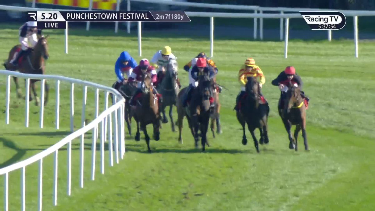 👀 Impressive! 👏 A deserved Grade One success for Gaelic Warrior who bolts up in the Irish Mirror Novice Hurdle for Paul Townend &amp; Willie Mullins Punchestown