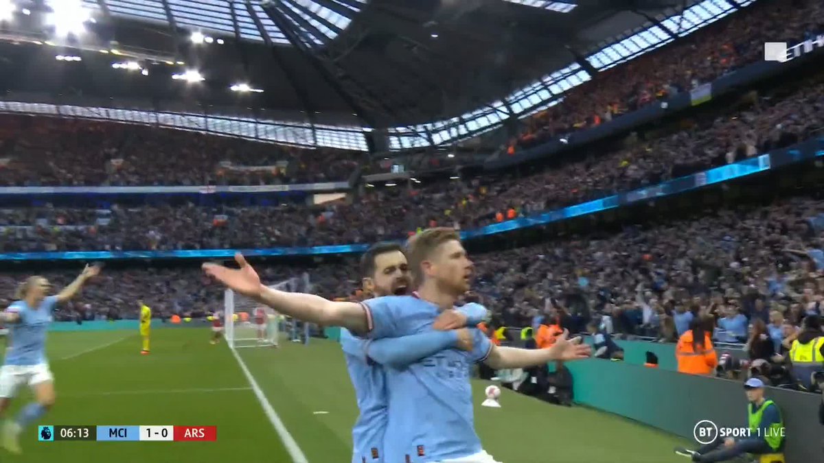 OH Kevin De Bruyne! 🎯 A great takedown from Erling Haaland who passes to De Bruyne for a stunning run and finish! 😮💨