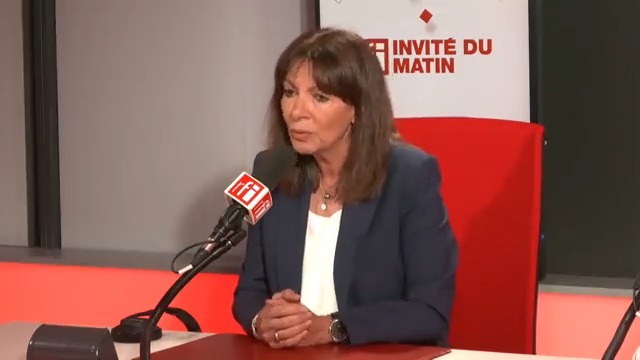💬 .Anne Hidalgo maire de Paris «A l’issue des discussions pour la vente du #ParcdesPrinces, le #PSG a proposé 38 millions €. C’est un montant ridicule…Il y a peut-être du bluff ou de l’incompréhension de ce que sont nos règles démocratiques.» 🎙 Frédéric Rivière #RFImatin 👇