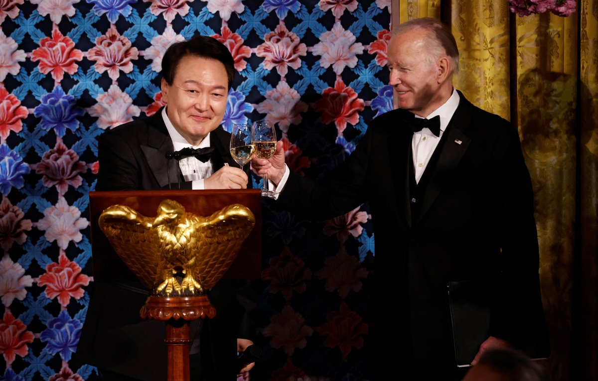 President Biden coaxed President Yoon Suk Yeol of South Korea to sing Don McLean’s “American Pie” during a state dinner on Wednesday. Yoon did not look like he needed much convincing.
