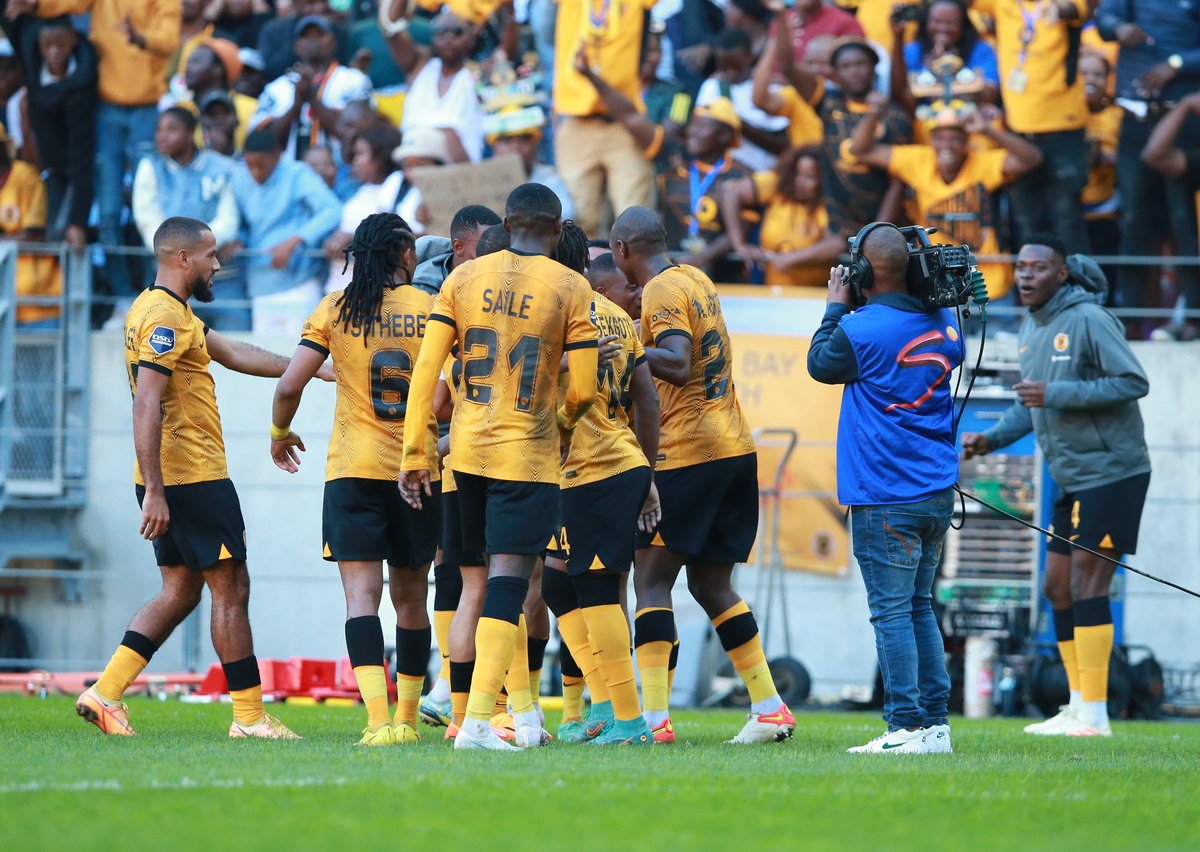 Ladies and Gentlemen... Ashley Du Preez 🔥🔥🔥🔥 What a goal to put Kaizer Chiefs ahead of Chippa United 👏🏽👏🏽👏🏽👏🏽👏🏽 #DStvPrem #DStvPremiership #Amakhosi4Life #PTFWShakes #PTFWSBetway