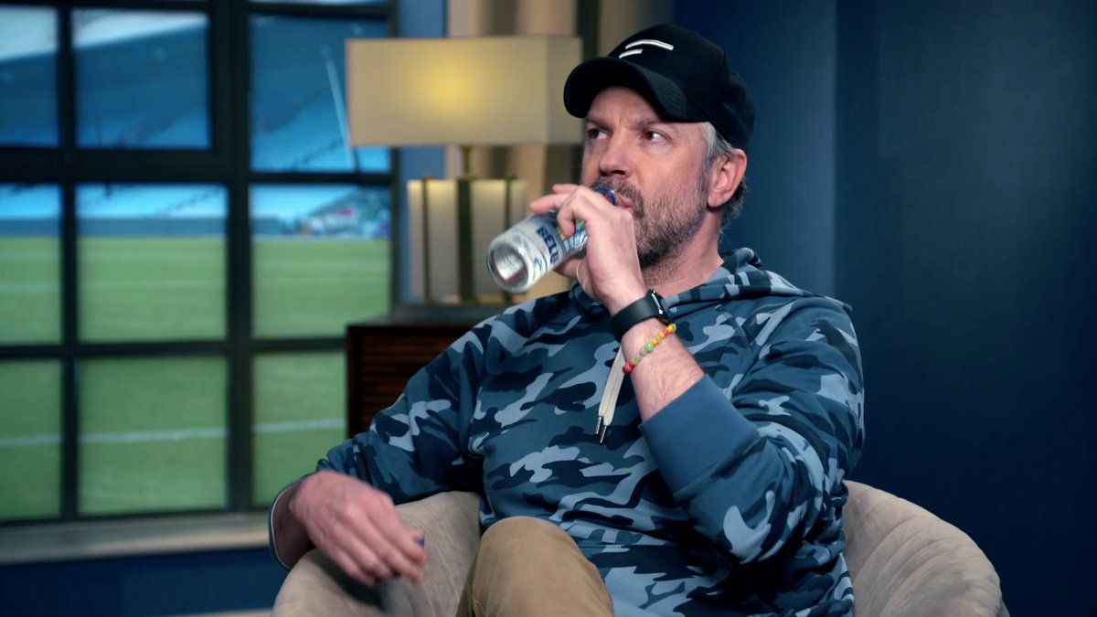 "I haven't had the opportunity to apologise or explain myself to Jesse Marsch..." 😅 Gary Neville and Jason Sudeikis on whether Ted Lasso has put pressure on American coaches that come to the Premier League...⬇️