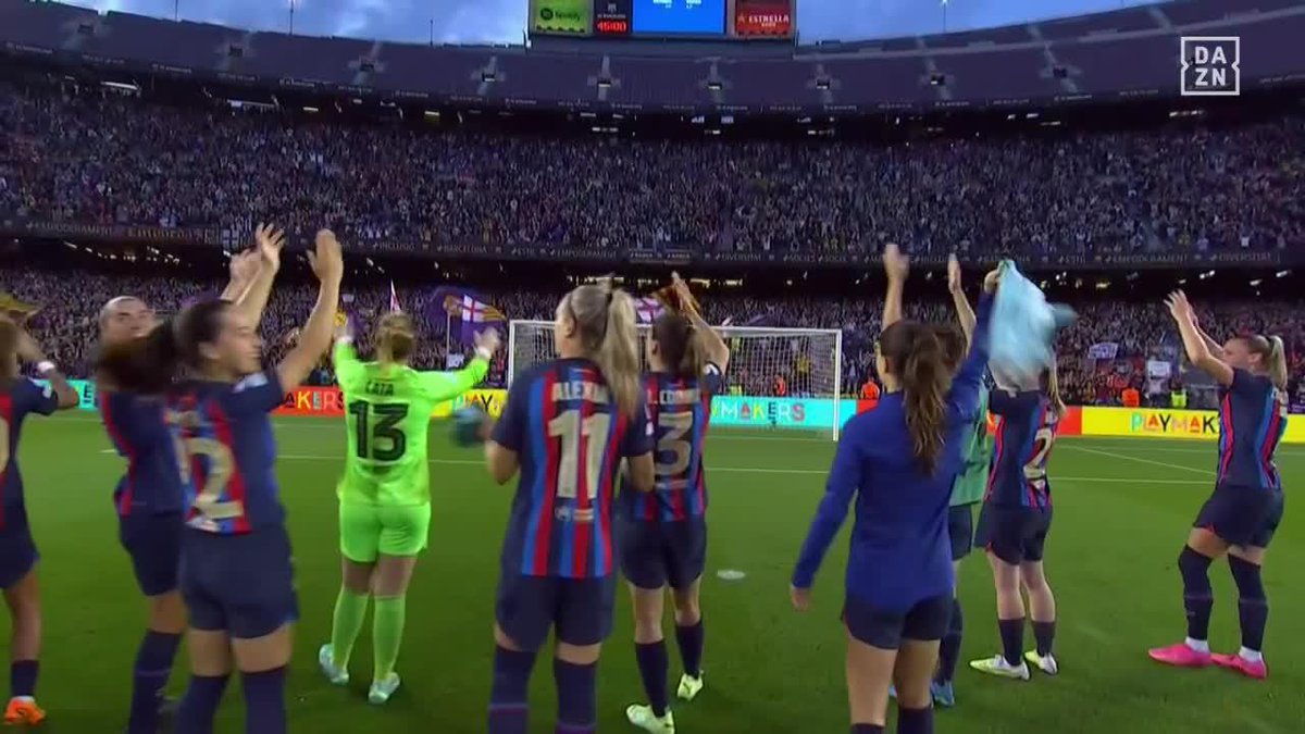 🎶 No em preguntis perquè Del Barça soc suporter Sempre t'animaré 🎶 El Camp Nou y ellas. Celebrando el pase a la final de la Champions de un equipo que quiere seguir haciendo historia 🔵🔴 ¡Qué pasada! 🤩 #DAZNUWCL #UWCL