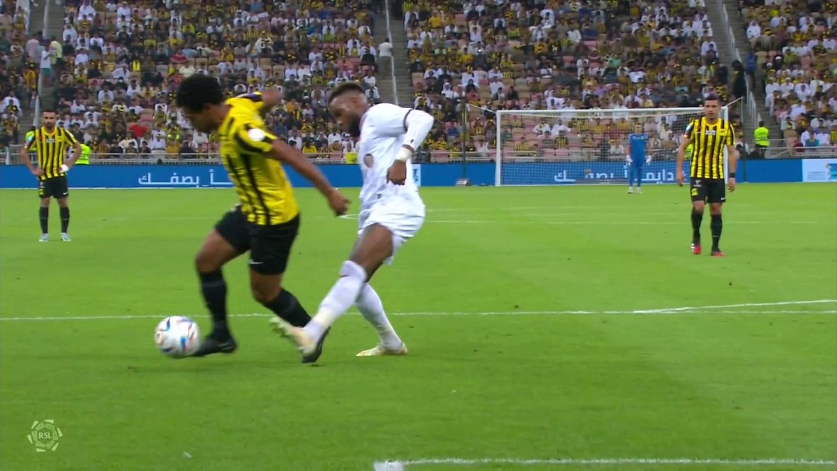 والله مهزله .. في مهزله … وش اللي يصير في دورينا يا جماعه !!! ضربات جزاء ياخذها الاتحاد بشكل مضحك عيني عينك !!!! #الاتحاد_الشباب