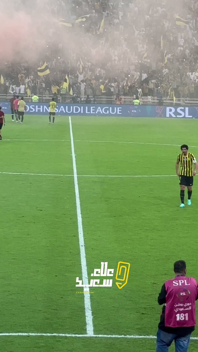 🔥 لا يفوتكم .. احتفال مدرب #الاتحاد ( نونو سانتو ) مع الجماهير بعد الفوز على الشباب #الاتحاد_الشباب