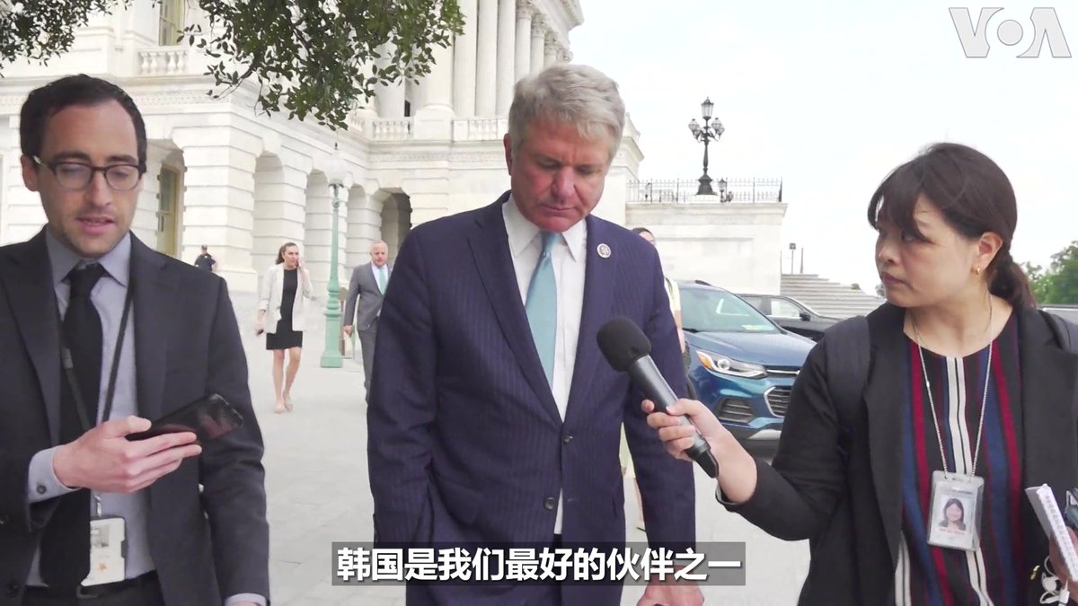 韩国总统尹锡悦4月27日应邀在美国国会联席会议上发表演讲，纪念韩美同盟建立70周年。这场演说获得了国会两党议员的大力赞扬。“这是一场很棒的关于和平与民主的演说，”众议院外委会主席麦考尔说。