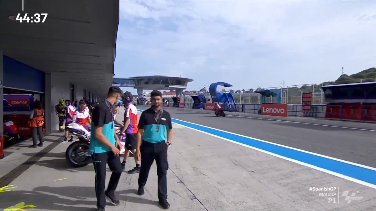 Green flag and off we go! ✅ #MotoGP P1 is underway! 🚦 #SpanishGP 🇪🇸