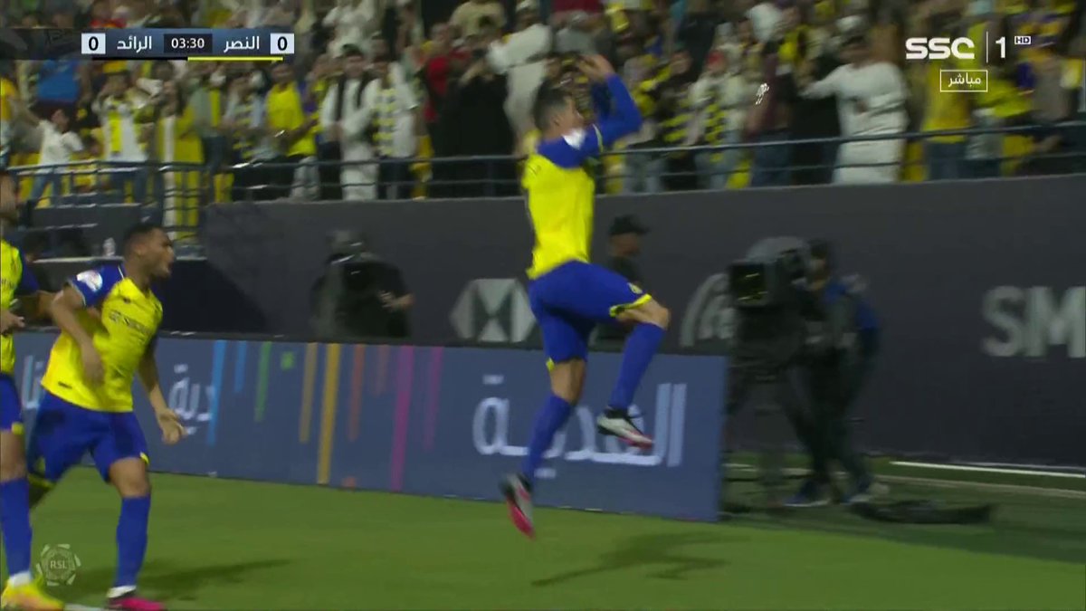 هدددددف!⚽ د4’ الهدف الأول لـ #النصر عن طريق كريستيانو رونالدو النصر 1 × 0 الرائد #النصر_الرائد | #SSC