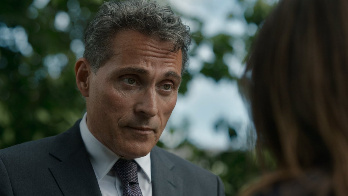 Keri Russell knows how to throw a punch... or a shoe, at least! The Diplomat is now on Netflix