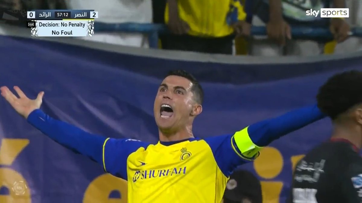 Cristiano Ronaldo left FUMING after penalty not awarded! 🤬