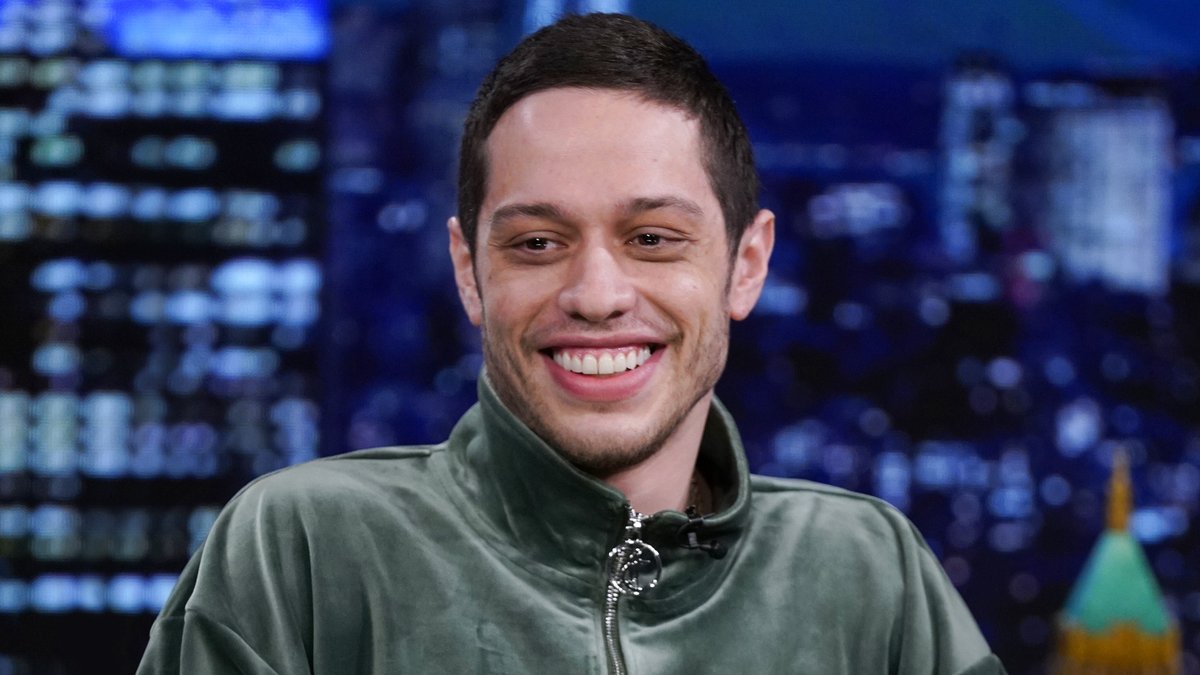 Pete Davidson had trouble shaving his balls until he got a Manscaper 🤣 #FallonTonight