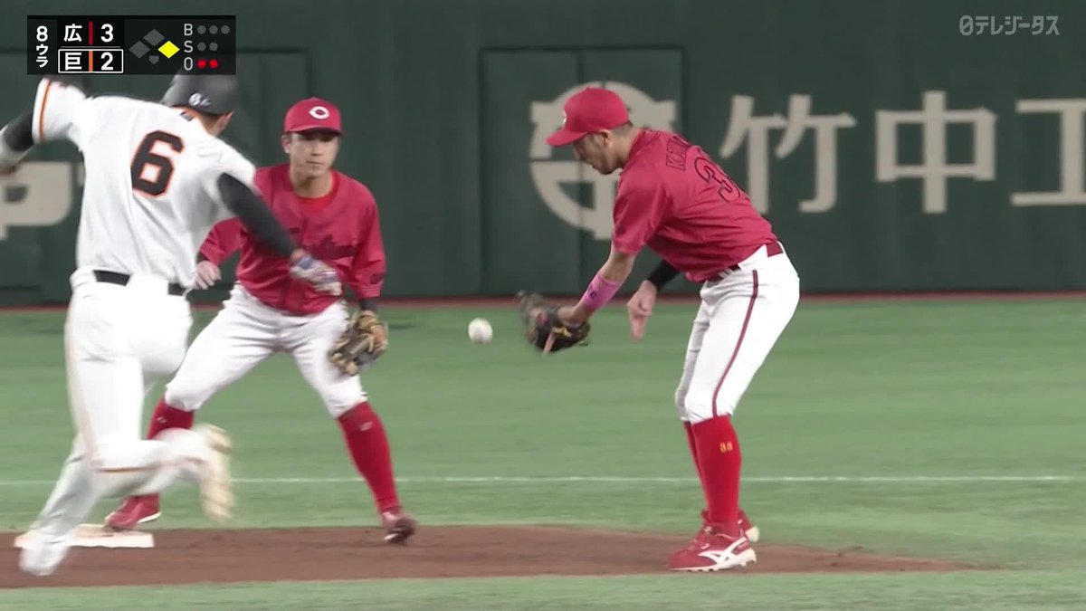 / Fantastic \ まさにアート 菊池涼介の芸術的グラブトス ⚾プロ野球(2023/4/29) 🆚巨人×広島 📱Live on DAZN #carp #DAZNプロ野球