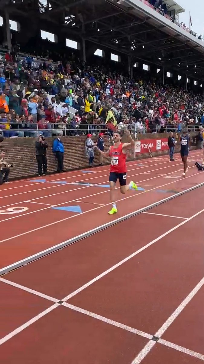 .Ole Miss Track & XC repeats as #PennRelays 4x800m champs and runs a quick 7:12!
