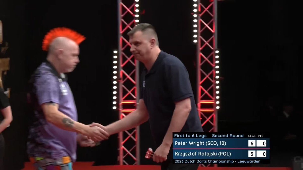 SNAKEBITE STUNS RATAJSKI! 🐍 What a comeback! 👏 Peter Wright recovers from 5-1 down to deny Krzysztof Ratajski in a remarkable contest, as the Pole's wait for a big stage win over Wright continues! 🔜 Luke Humphries v Ross Smith 📺 | #ET6