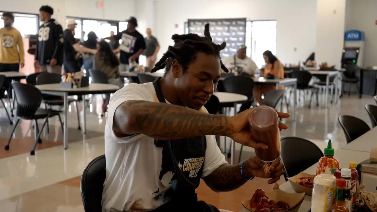 Jamaal put BBQ sauce on crawfish... Is this acceptable? 😂 #Saints | Jamaal Williams