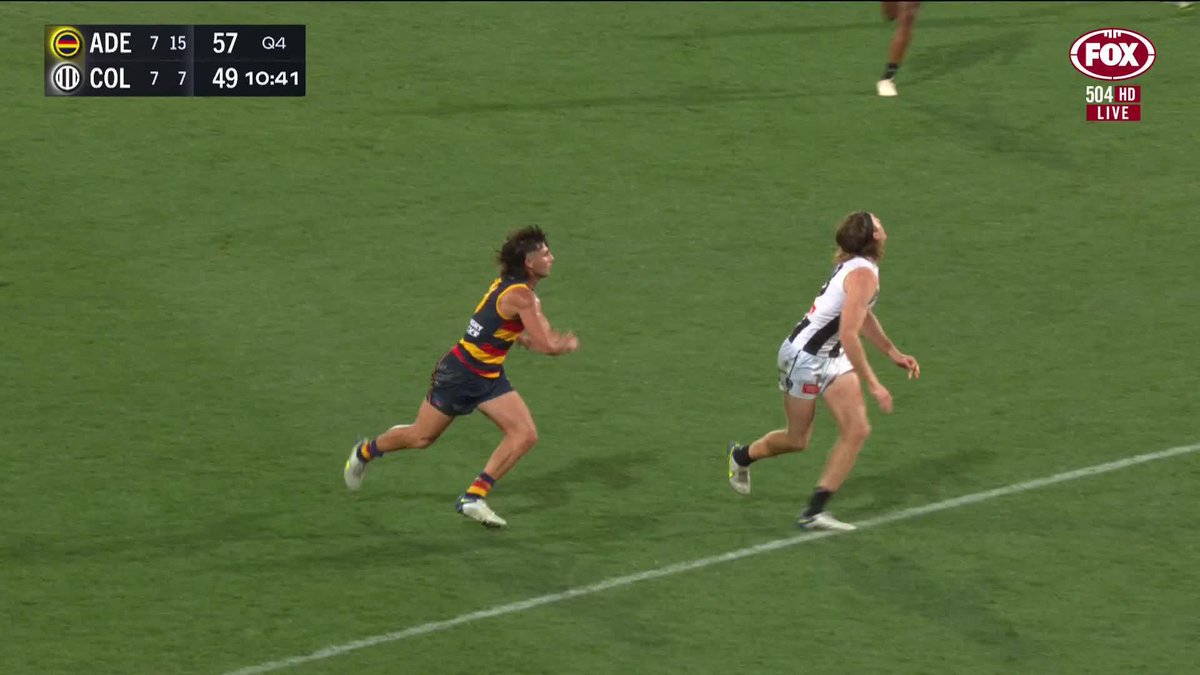 What a courageous act from Murphy that didn't get rewarded. Should this have been a free kick? 📺 Watch #AFLCrowsPies LIVE on ch. 504 or stream on Kayo: ✍️ BLOG 🔢 MATCH CENTRE