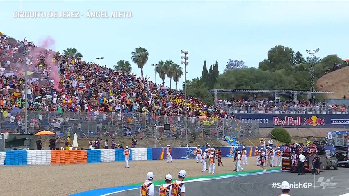 THIS ATMOSPHERE 🙌 Everyone at Jerez is absolutely buzzing! 🤩 #SpanishGP 🇪🇸