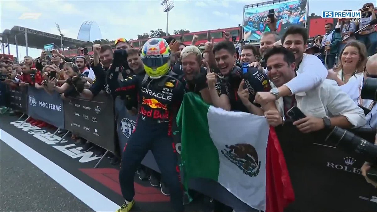 🥰 ¡GRÍTALO CHECOOOO! ESTO ES NUESTRO PAÍS ❤ ¡Todo México hoy está de fiesta! DE GUADALAJARA PARA EL MUNDO 🔥🇲🇽 #F1xFSMX #AzerbaijanGP