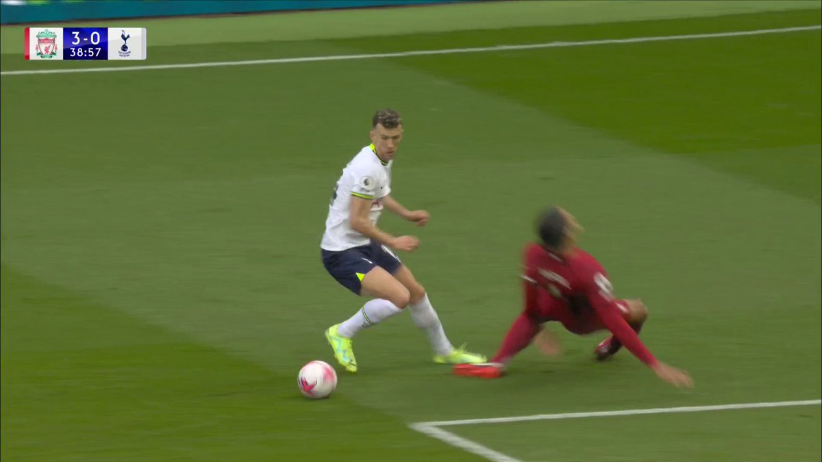 Perisic sent Van Dijk for a hot dog 👀😵💫
