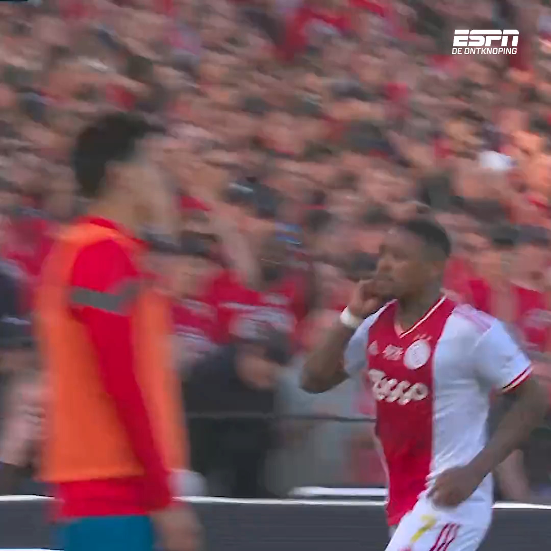 💥 AFC Ajax komt vlak voor rust op voorsprong in de finale! 👏 #ajapsv