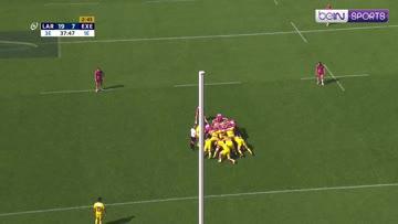 Une petite douceur en ce lundi matin : les avants qui jouent comme des trois quarts à La Rochelle, tout le monde touche la balle et ça va à dame. ⚡🏉 Le Stade Rochelais rappelle son rang en #ChampionsCup 💛🖤