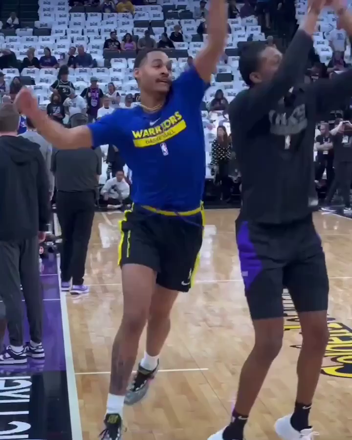 Jordan Poole guarding De'Aaron Fox before the game even starts 😅