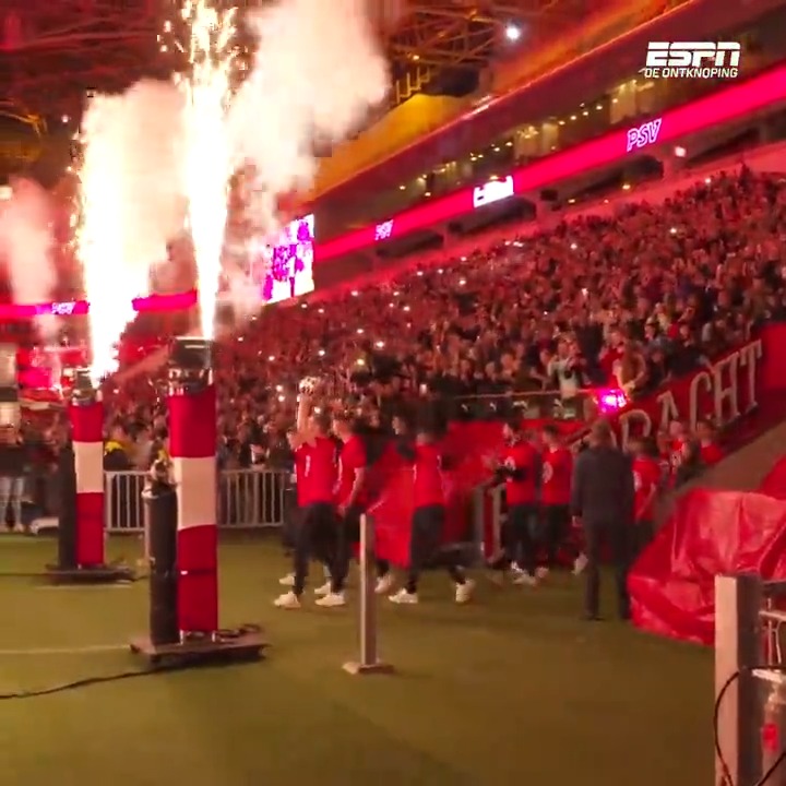 De bekerwinnaars zijn inmiddels aangekomen in Eindhoven! 🏆🔥 #ajapsv