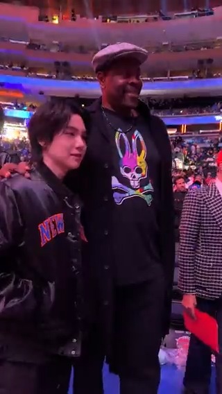 SUGA 🤝 Patrick Ewing #SUGAxNBA BTS_official @bts_twt #BTS #NBAPlayoffs #PLAYOFFMODE