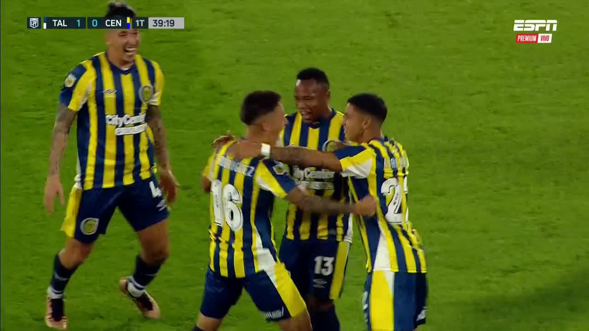 El paraguayo Alan Rodríguez 🇵🇾 firma su primer gol con la camiseta de Rosario Central. Y de qué manera... Surgió de las inferiores de Cerro Porteño. Jugó el Mundial sub-17 de 2017 y el Sudamericano sub-20 de 2019 con Paraguay. En enero llegó al Canalla.