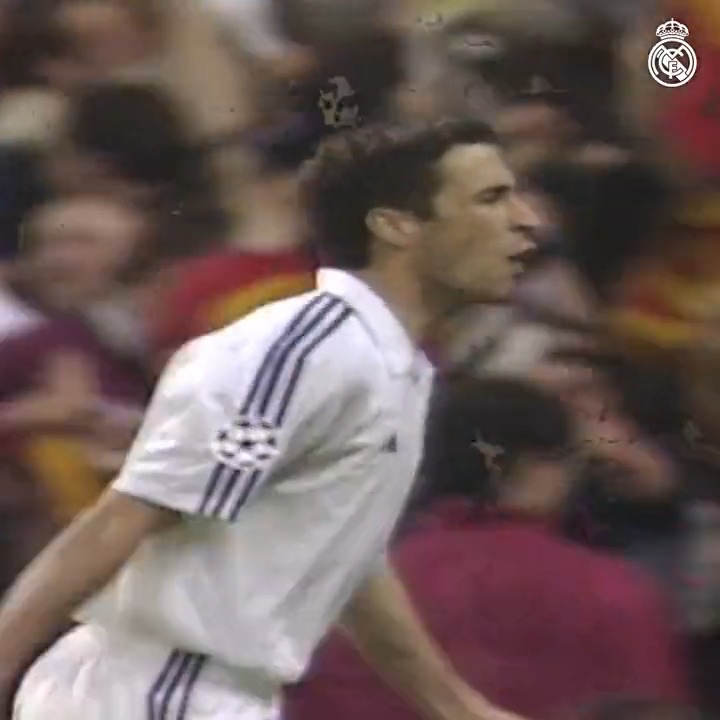 🤯 #OTD in 2002, Raúl González Blanco scored this #UCL semi-final G⚽LAZO! 🆚 FC Barcelona #RealFootball