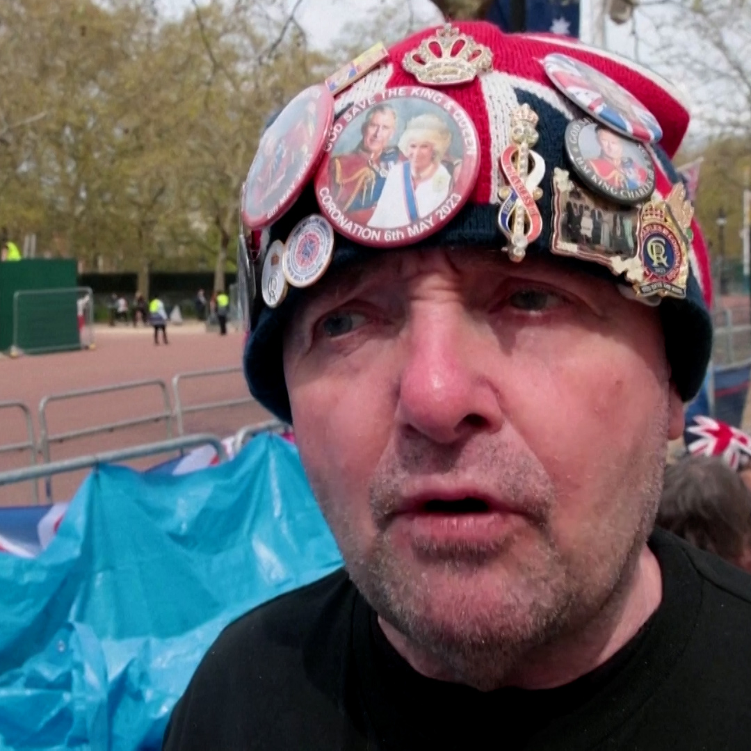 Talk about dedication! This royals fan has gone a bit extreme trying to secure a good view of King Charles' coronation 👑🇬🇧