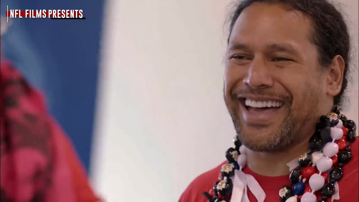 .Troy Polamalu shares in the Faʻa Sāmoan way, giving back to the next generation of athletes and leaders. 🙏 #AAPIHM | (2/2)