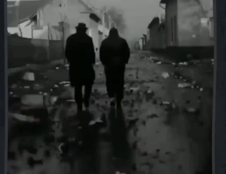 “Söyleyin, gidiyorum. Dönemem belki geri.”