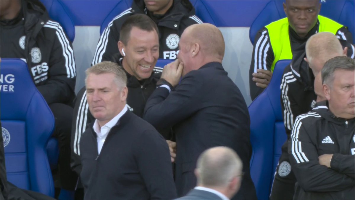 Sean Dyche and John Terry in great spirits before kick-off 😅