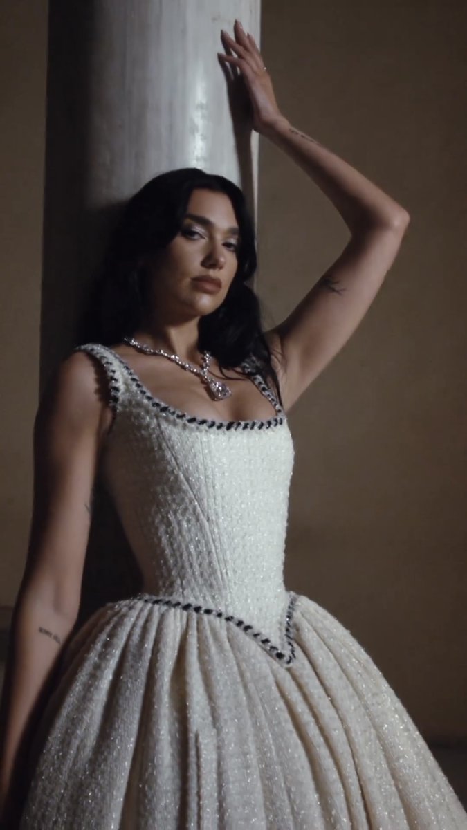 📹 | DUA LIPA for @VogueMagazine at the 2023 #MetGala