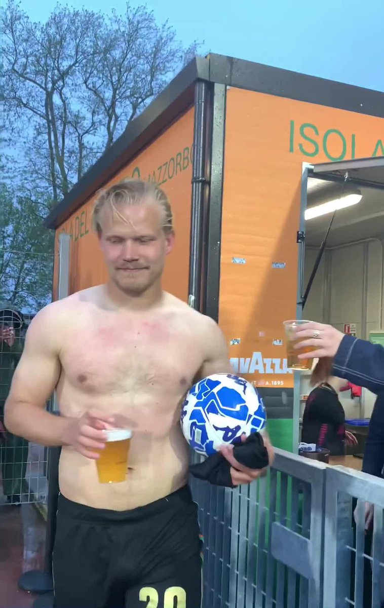 Pohjanpalo and his beers have to be the love story of the season 😅 The Finnish striker scored four goals yesterday, and celebrated with a cheeky pint🍻