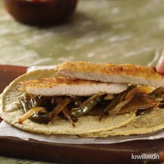 Cuando quieras preparar una receta fácil y rica, puedes cocinar esta receta de tacos de milanesa para el almuerzo Receta 👉
