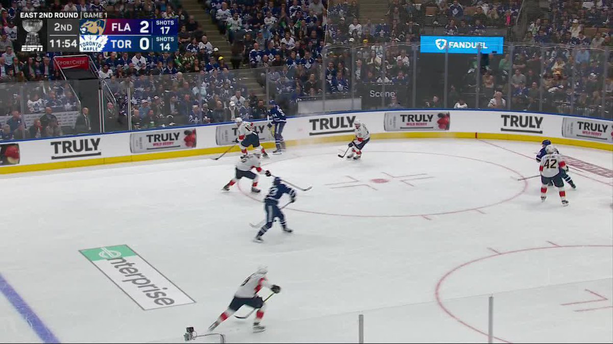THE ROOKIE‼️ Matthew Knies gives the Leafs life with his first career NHL goal 🍁