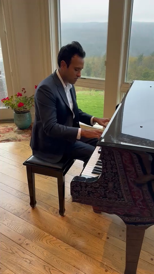 My piano teacher as a kid gave me a biography of Ronald Reagan & told me to read it. 20 years later, I’m playing her favorite piece at a house party in New Hampshire after giving a speech about how we’ll revive Reagan’s spirit. I wish she were here!