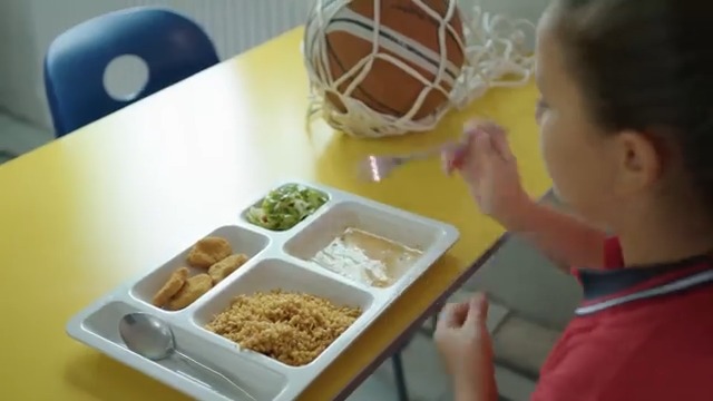 Sağlıklı büyüyen Türkiye için ''Okulumda Sağlıklı Besleniyorum'' projesini 81 ilimizde hayata geçirdik. Öğrencilerimize, öğretmenlerimize ve velilerimize sağlıklı beslenme, fiziksel aktivite ve gıda güvenliğiyle ilgili bilinçlendirme çalışmaları yaparken, çocuklarımızın geleceğe güvenle adım atmaları; fiziksel, bilişsel, sosyal büyüme ve gelişmelerinin dengeli olmasına imkan tanıyoruz.