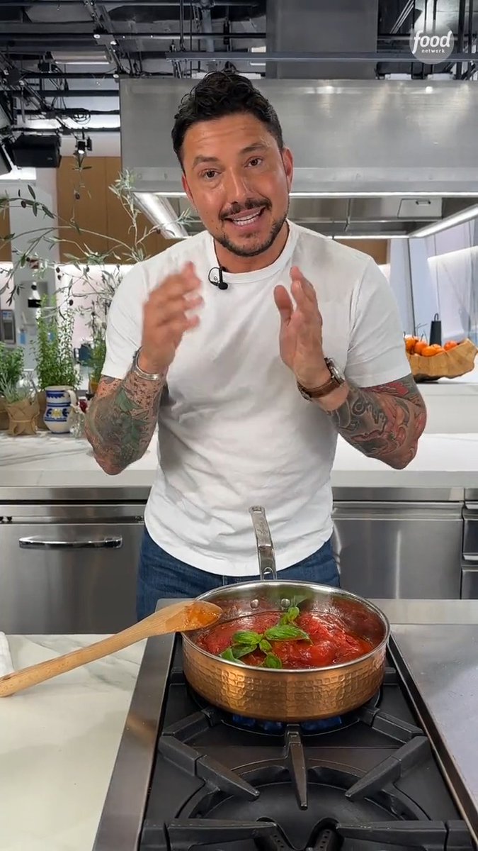 Learning to make pomodoro from an Italian >>> (Thank you, Gabe Bertaccini!) Don't miss Gabriele and alex guarnaschelli on #CiaoHouse, Sunday @ 9|8c! Get the recipe:
