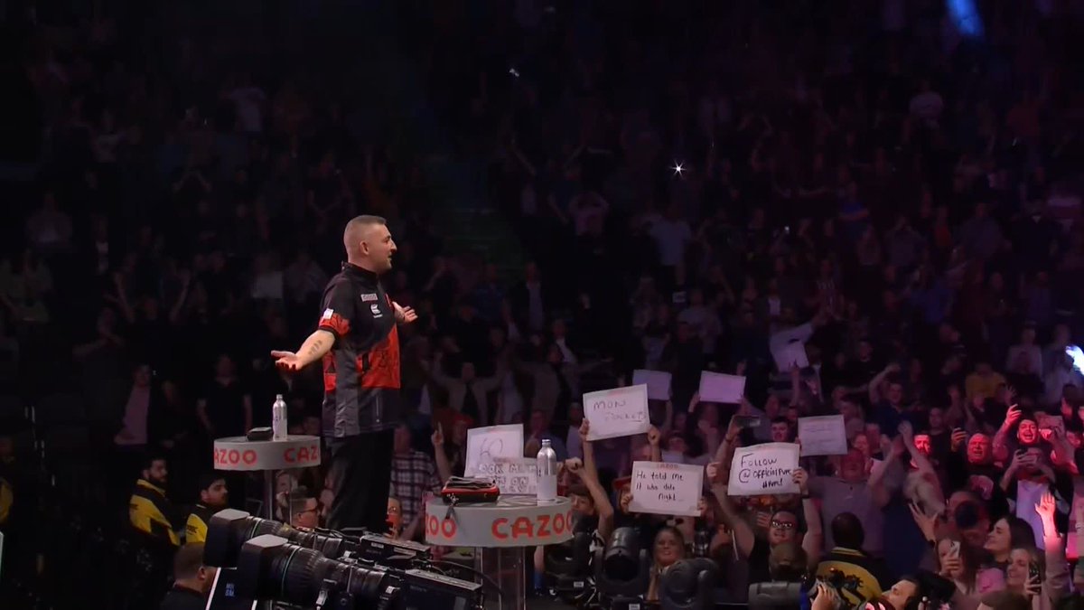 WHAT AN ATMOSPHERE! 🔥 Incredible reception for Nathan Aspinall on his Premier League homecoming in Manchester! 😍 | #PLDarts QF
