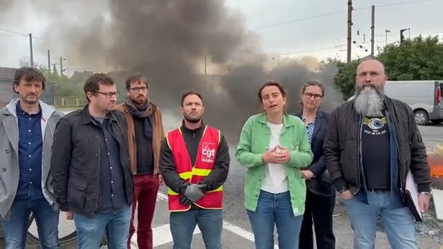 Oui mesdames et messieurs, vous vivez dans un pays où la cheffe du parti Vert s’affiche fièrement devant un tas de pneus qui brûlent sans y voir le moindre problème.