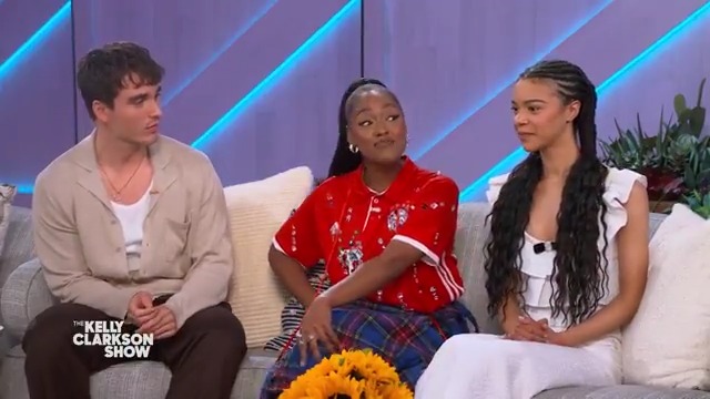 The Bridgerton universe just keeps getting better and better!! Today on Kelly, get a look at the new Netflix prequel series and meet the stars of #QueenCharlotte!