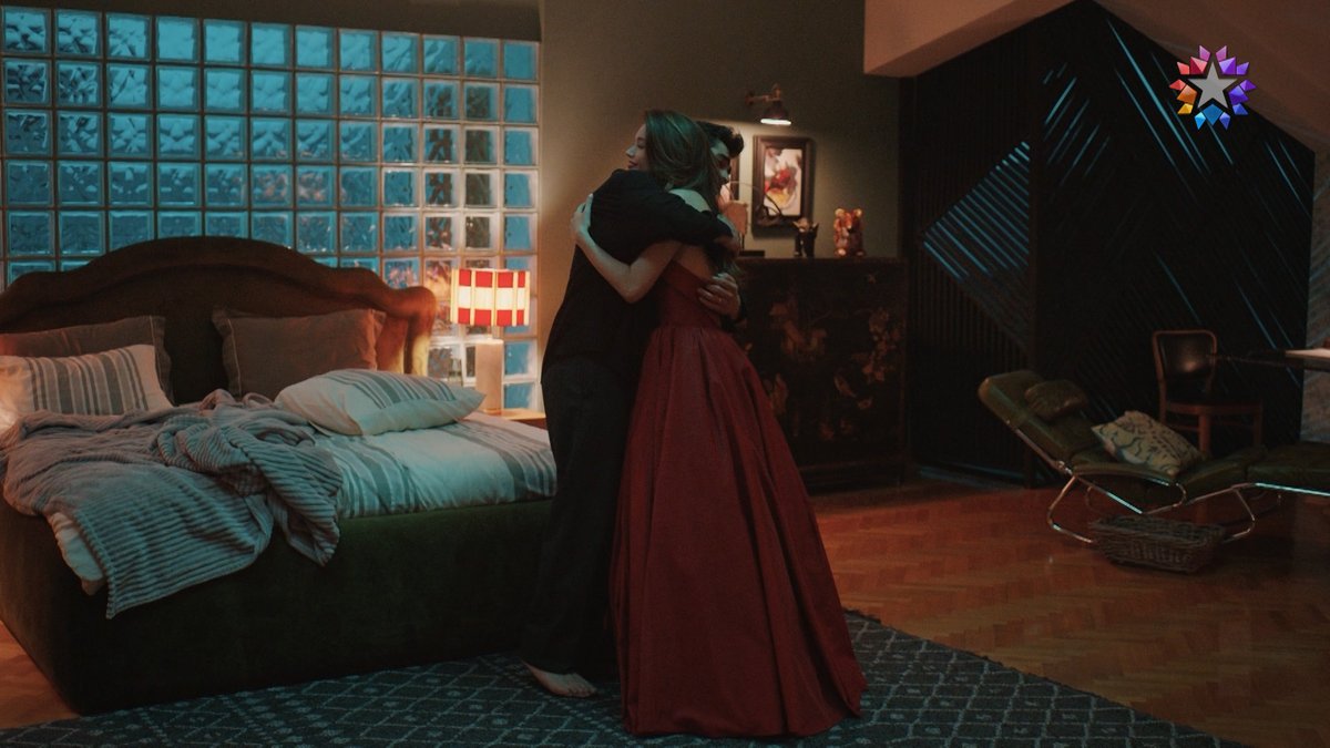 "Nefesini, kokunu, her şeyini çok özledim..." #YalıÇapkını yeni bölümüyle STAR TV’de devam ediyor. #YalıÇapkını bir OGM Pictures yapımıdır. #SeyFer ❤️
