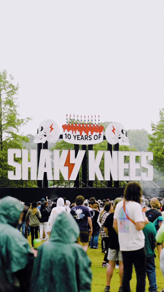 Smile like you mean it, 'cause Shaky's just getting started! ⚡️⁣ 🎥 Loch & Key Productions⁣ 🎶 B Yr Own B illuminati hotties